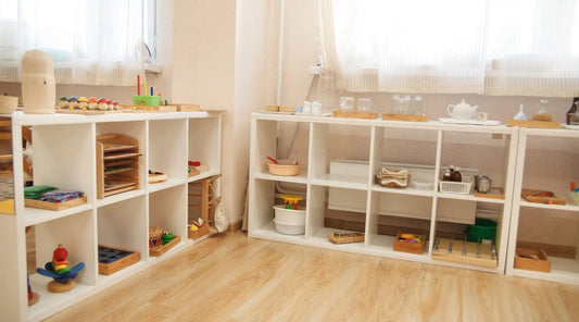 Top-10-des-activités-Montessori-pour-encourager-le-bilinguisme-chez-les-tout-petits Noor & Koala