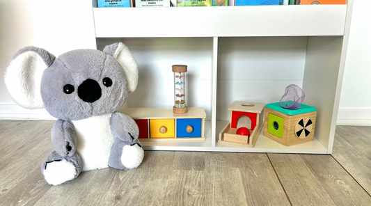 Pourquoi moins de jouets, c’est mieux : la puissance du jeu libre chez le tout-petit